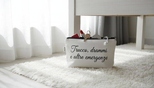 Pochette Ironica Personalizzata — Frasi Iconiche e Sarcastiche